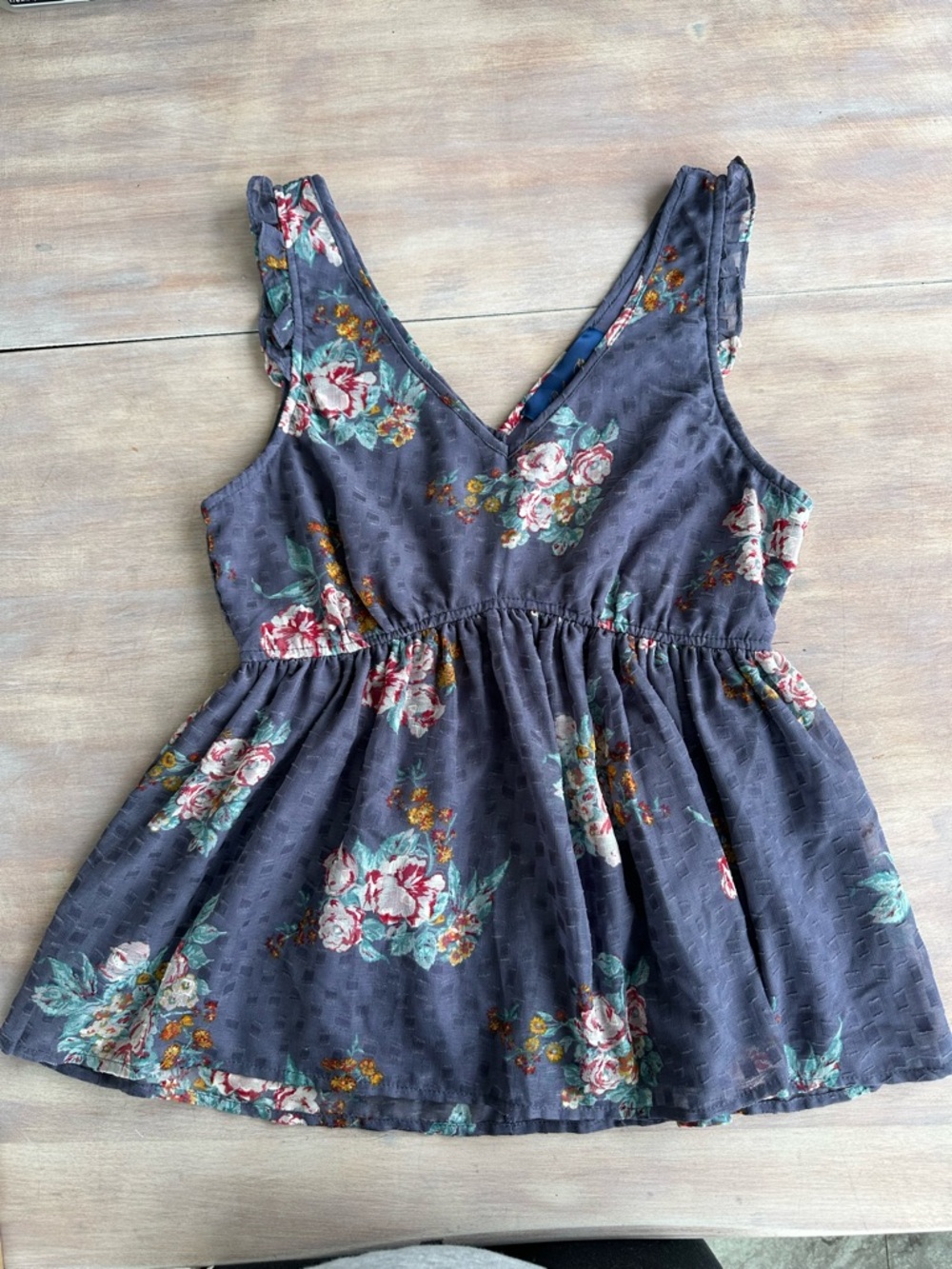 Boho flowy Blue Rain Blue/Lavender Floral V-Neck lined blouse size S